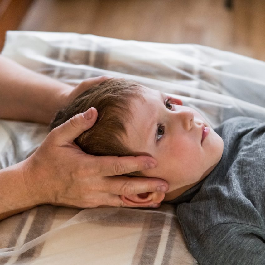 Osteopathy treatment for a child